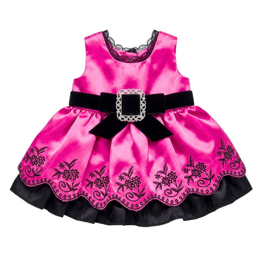 Robe rose foncé et noir pour peluche, avec ceinture noire et motif à fleurs.