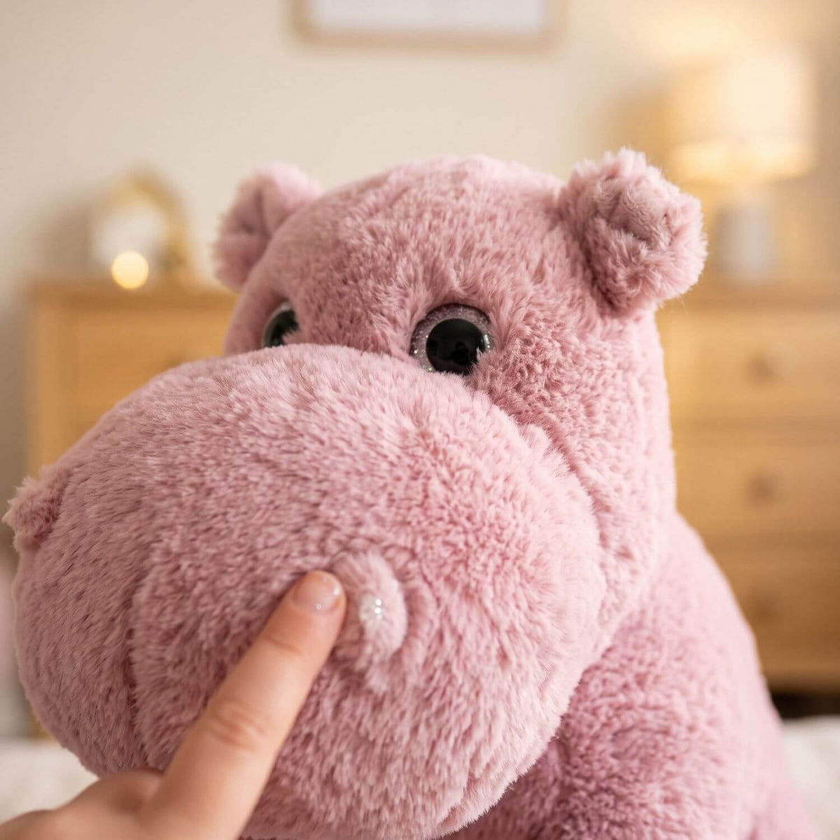 Détail de notre peluche Hippopotame rose à fabriquer à la maison.