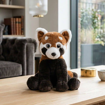 Une peluche panda roux 